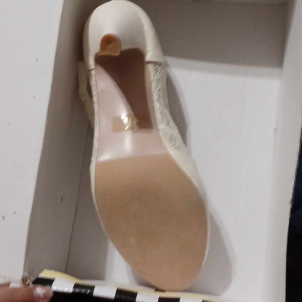 Shoes - Picture 3 of 4